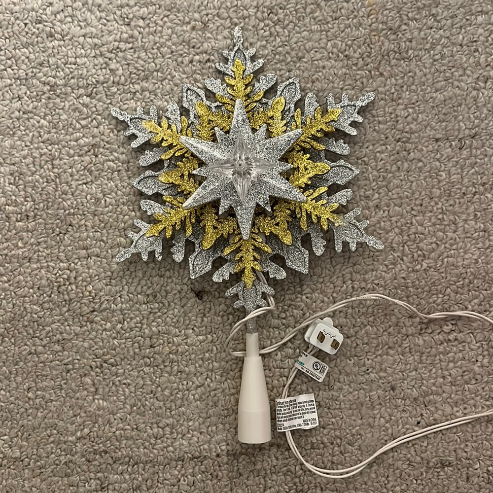 Northlight 13.75" Lighted Gold & Silver Snowflake Tree Topper, Clear Lights